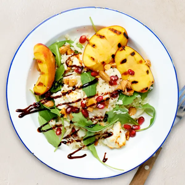 Geroosterde nectarines met geitenkaas en bloemkoolrijst