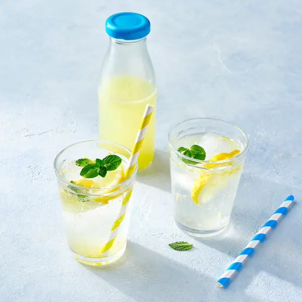 Verfrissende citroen-limonade