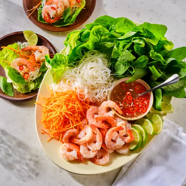 Vietnamese stijl sla-wraps met garnalen