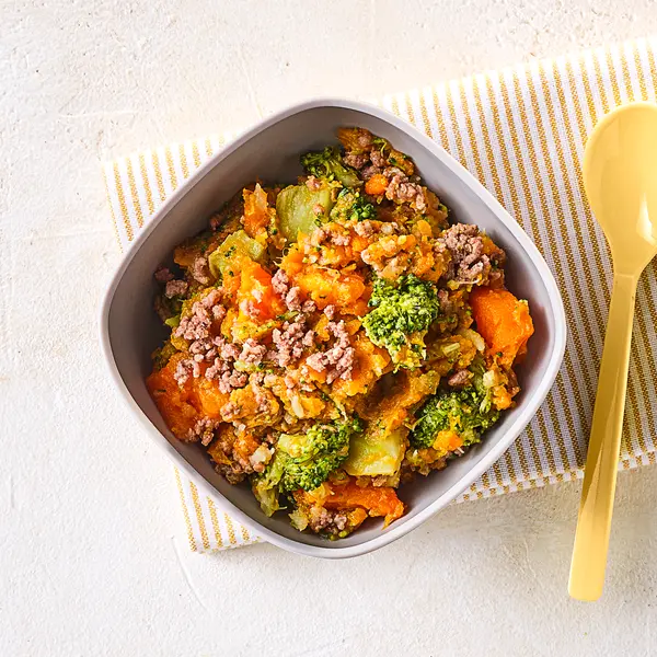 Zoete aardappel met broccoli en gehakt