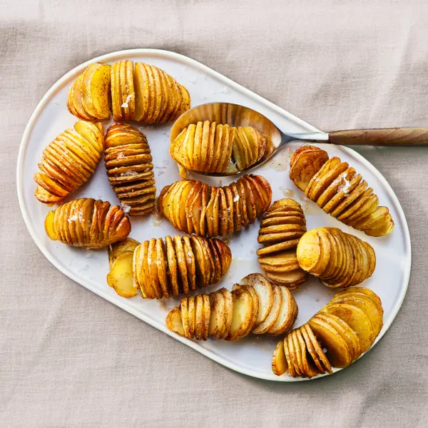 Hasselback-aardappeltjes met kerstspecerijen