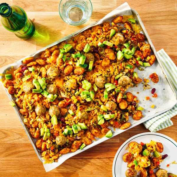Tex-Mex gnocchi traybake met kipballetjes