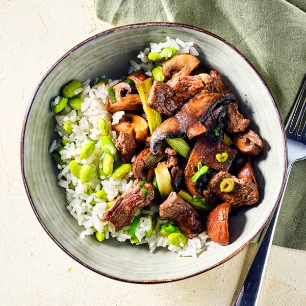 Roerbak met edamame-rijst en rundvlees