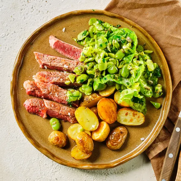 Entrecote met krieltjes en tuinbonensalade