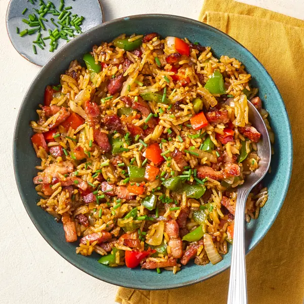 Gebakken rijst met spekjes en paprika