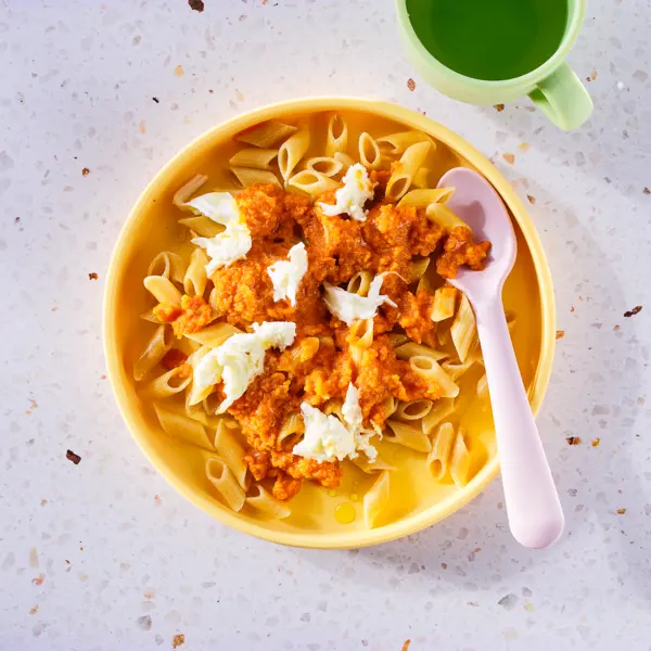 Mini penne in rode saus met mozzarella