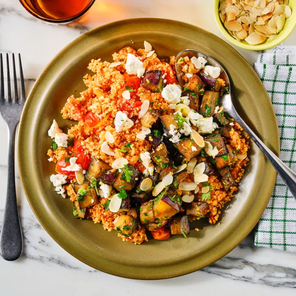 Tomatencousous met aubergine en feta