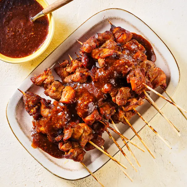 Kipsaté met snelle pindasaus