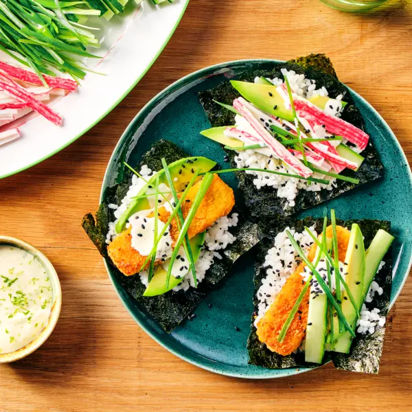 Handrolls met vissticks en surimi