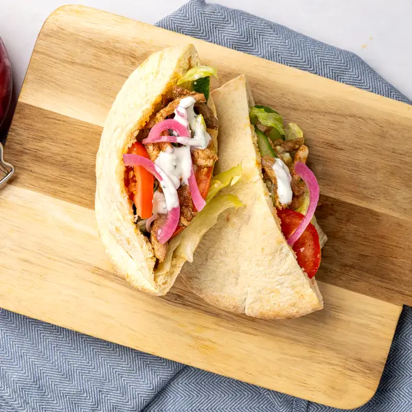 Broodje shoarma met rode ui-pickle