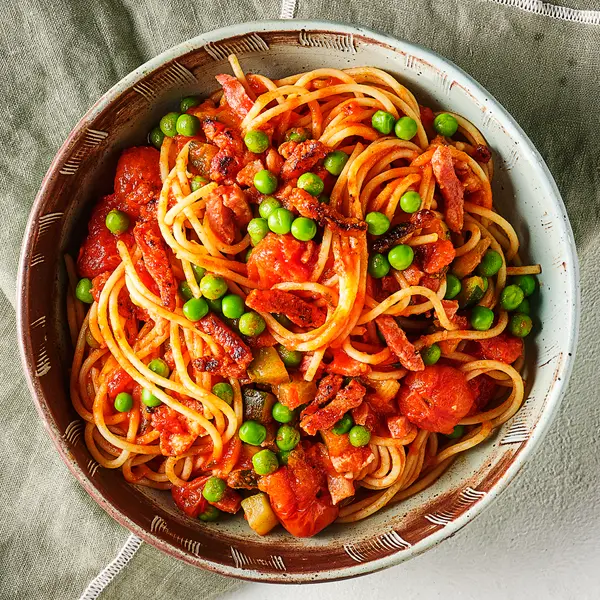 Spaghetti met spekjes en doperwten