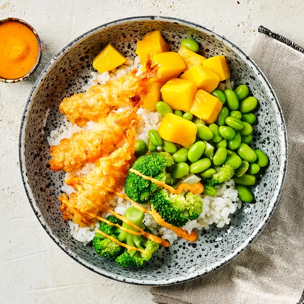 Pokébowl met tempura garnalen