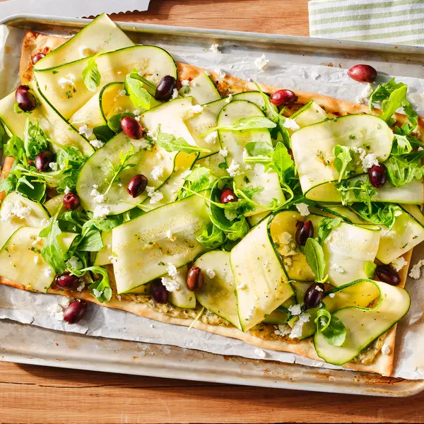 Flammkuchen met gemarineerde courgette