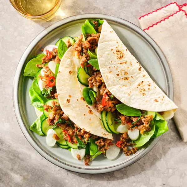 Wraps met Thaise stijl gehakt en knapperige radijs