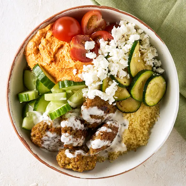 Falafelbowl met hummus en feta