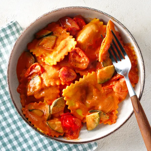 Romige eenpansravioli met courgette