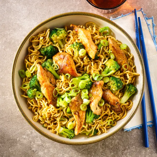 Knoflooknoedels met teriyaki-kip