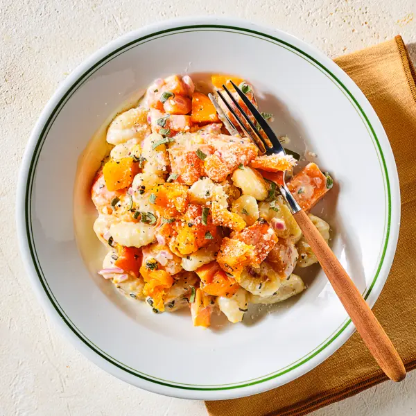 Gnocchi met pompoen in romige saliesaus