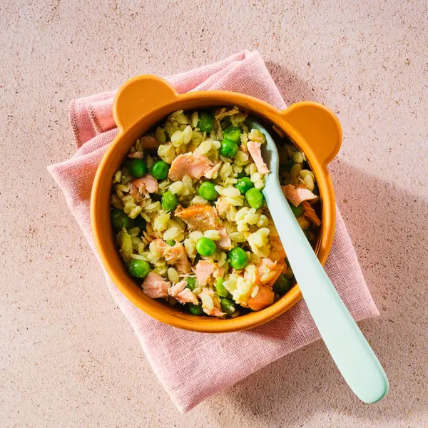 Orzo, zalm, avocado en doperwtjes