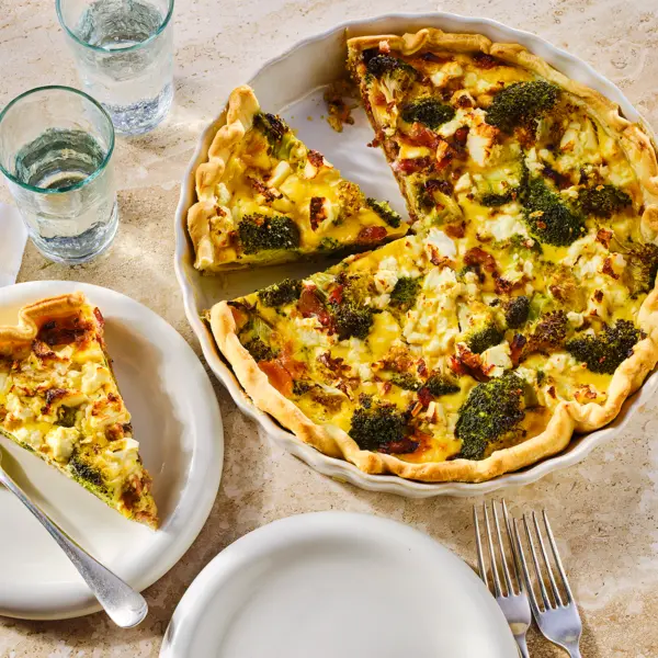 Quiche met broccoli, spekjes en feta