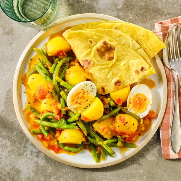 Roti met aardappel, boontjes en ei