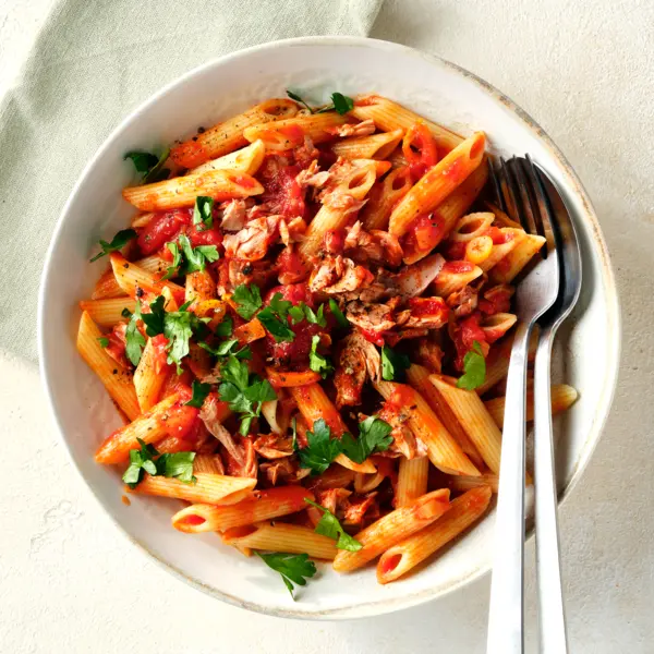 Penne arrabbiata met tonijn