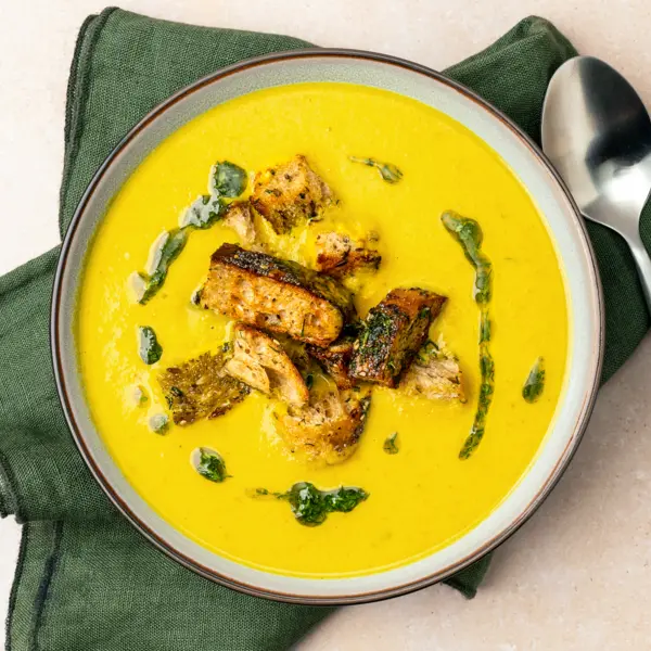 Wortelsoep met dille-loofcroutons