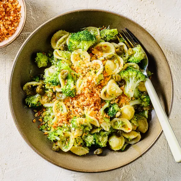 Broccolipasta met pangrattato