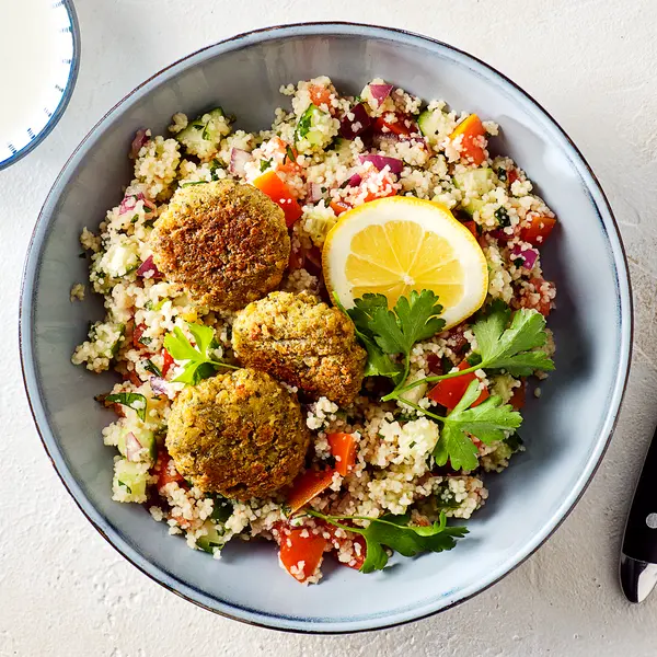 Couscoussalade met falafel