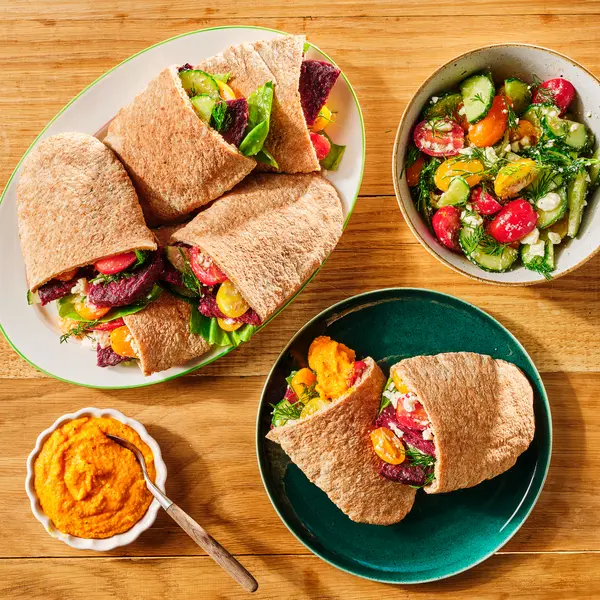 Pita's met bietenburgers en feta