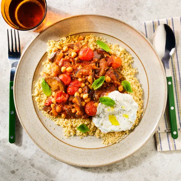 Aubergine-tomatenstoof met couscous