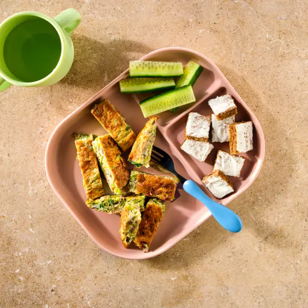 Groenteomelet met broodje zuivelspread