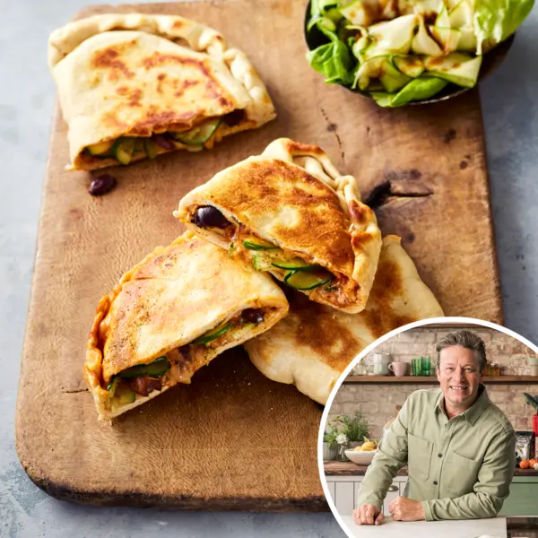 Snelle calzones met courgette en olijven