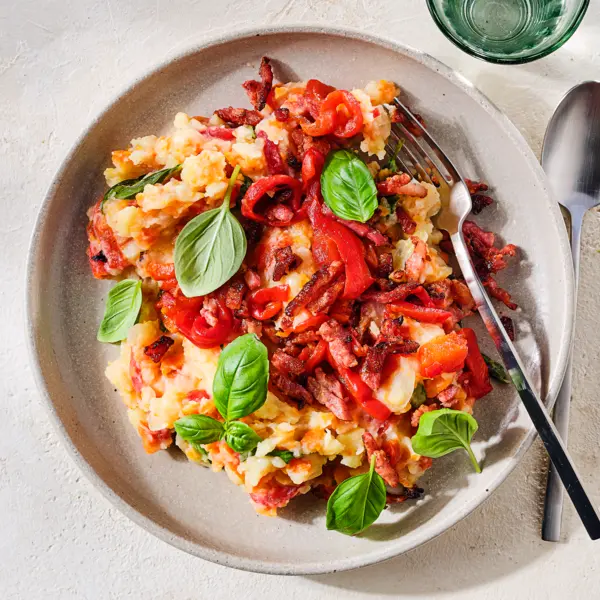Hutspot met geroosterde paprika en basilicum