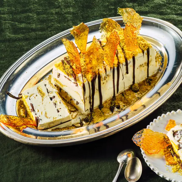 Pistache-praliné ijstaart met chocolade
