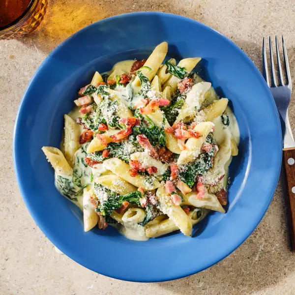 Penne met romige spinazie en spekjes