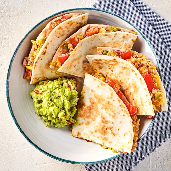 Tuna-melt quesadilla's met guacamole